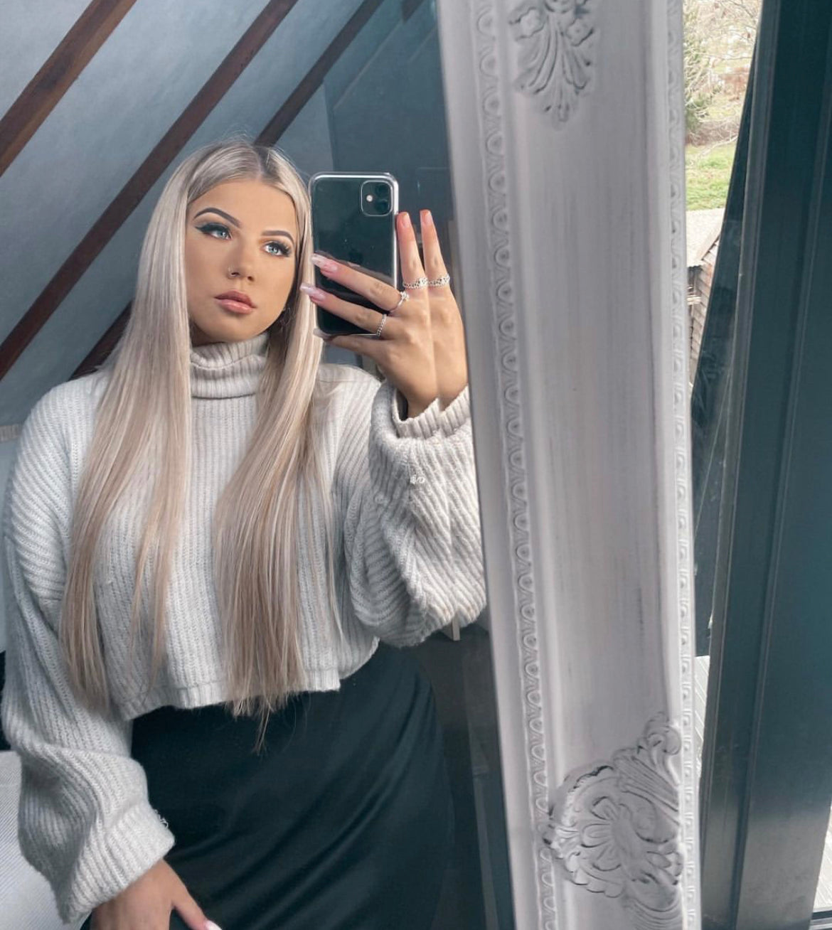 18 Ultra-Seamless Clip-in Hair Extensions Platinum