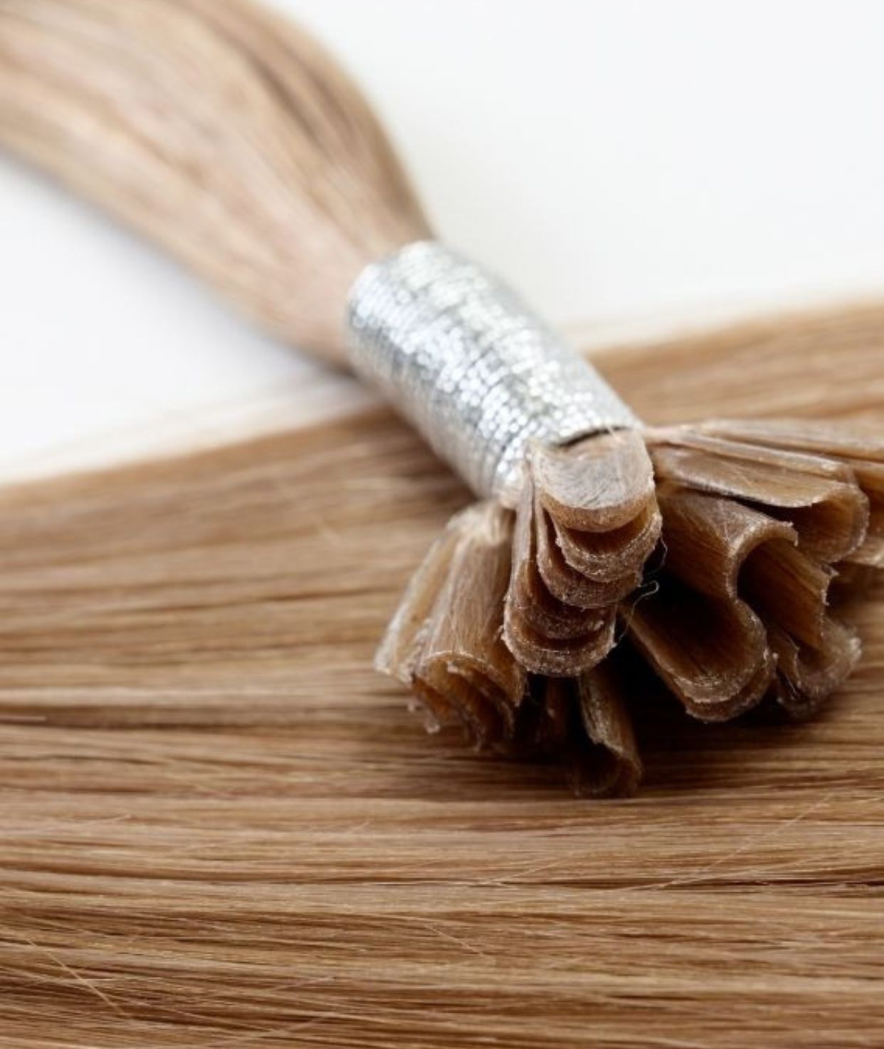 #18 Dark Ash Blonde Pre Bonded U Tip Extensions