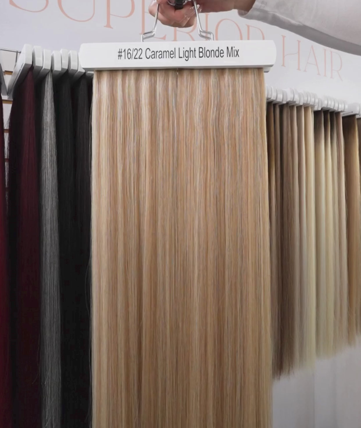 Load video: #16/22 Caramel Light Blonde Mix Machine Weft Extensions