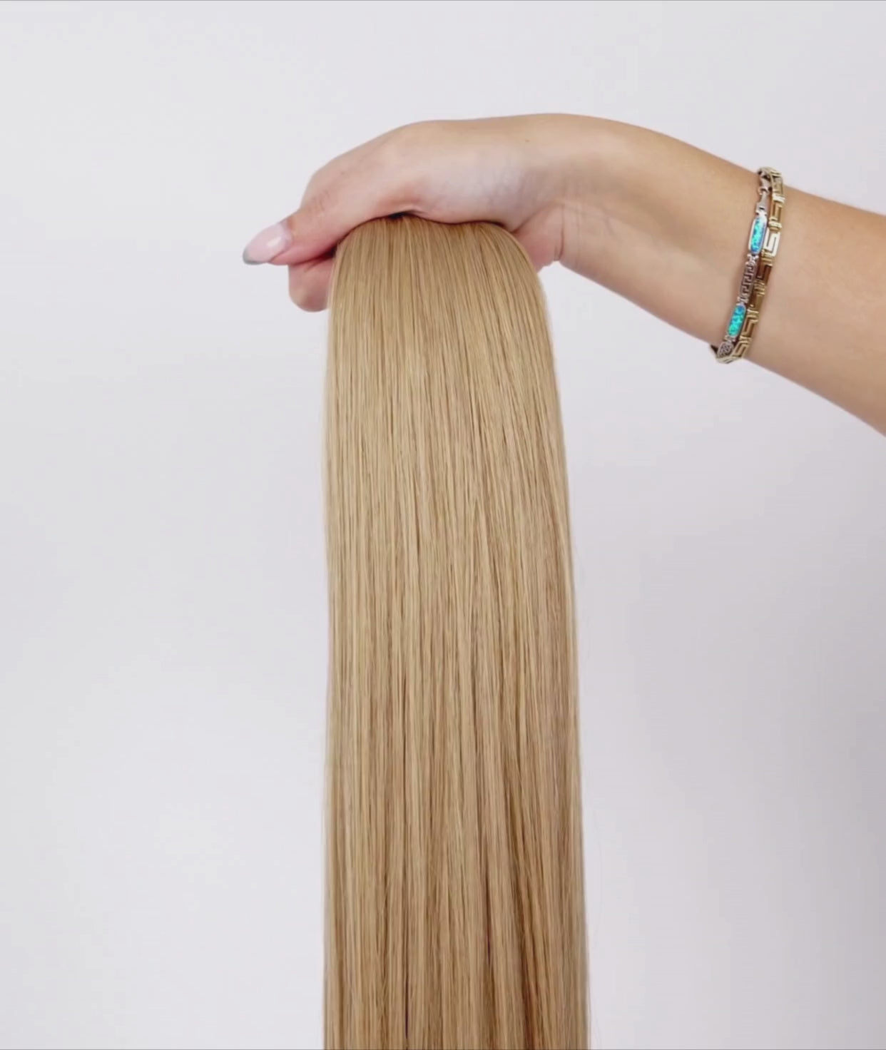 Load video: #Dirty Blonde Butterfly Genius Weft Extensions (NEW)