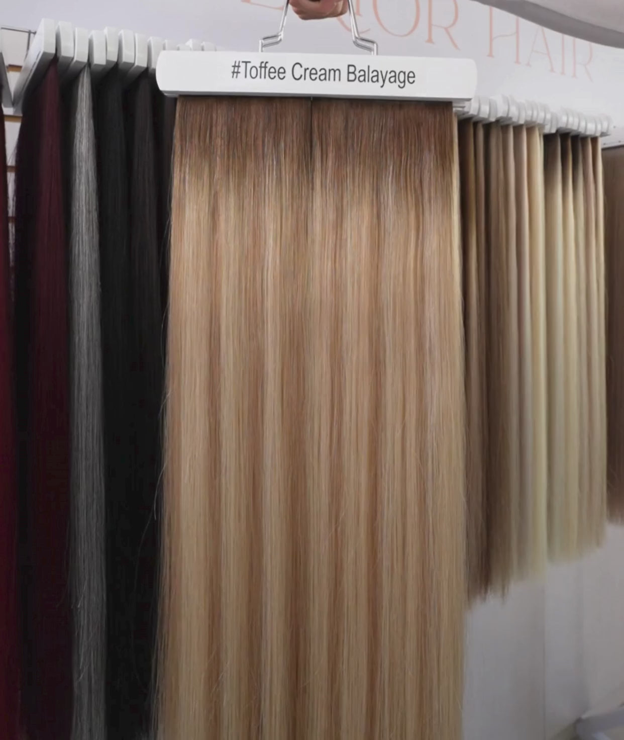 Load video: #Toffee Cream Balayage Classic Clip In Hair Extensions 9pcs